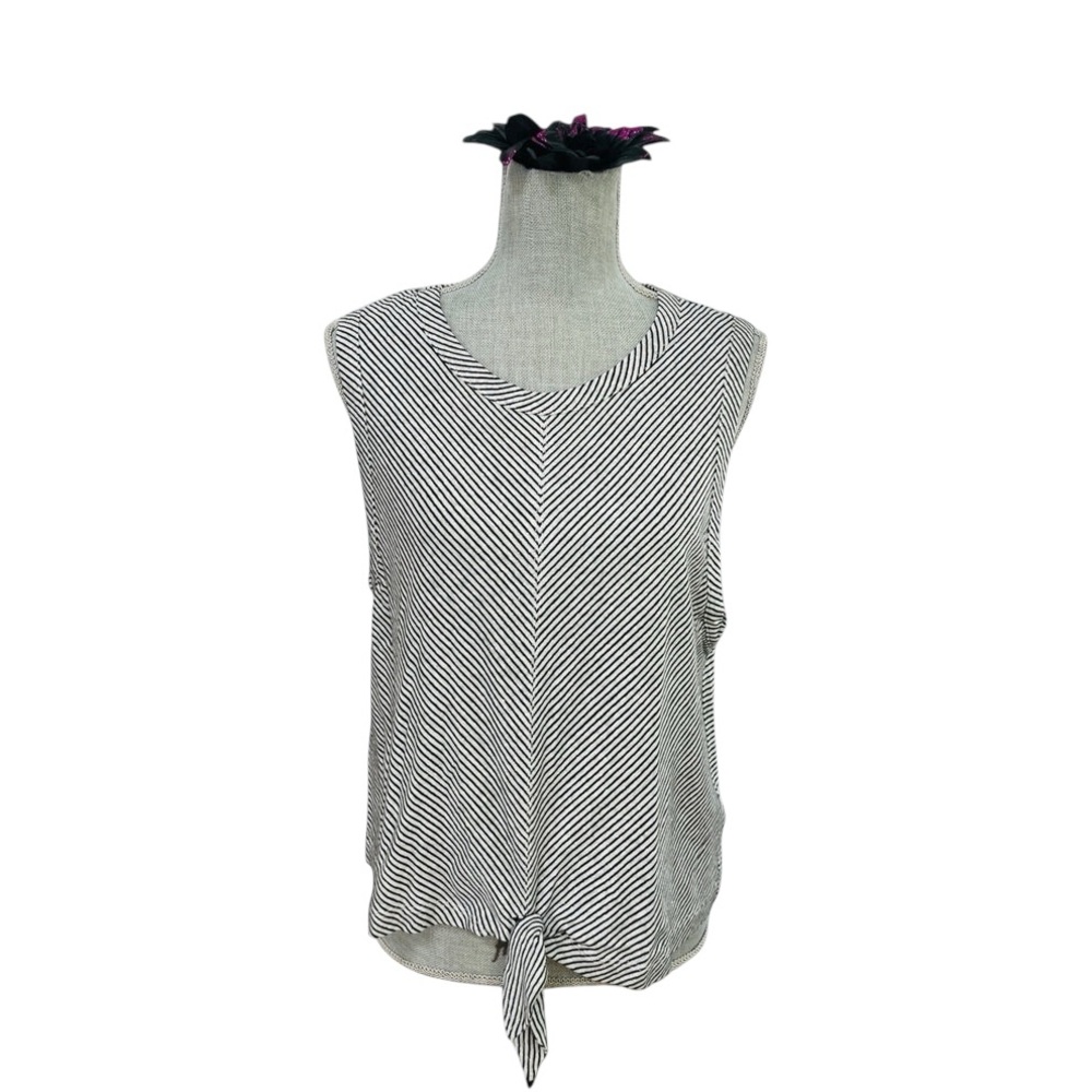 “THE EVERYDAY EDGE" RILEY STRIP TIE TANK TOP BLACK & WHITE
BEST SELLER 🔥 - Picture 6 of 12